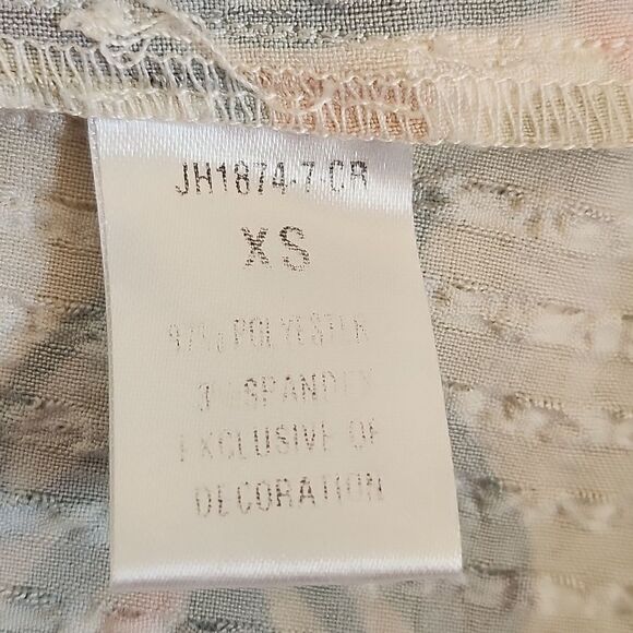 5/$55 THML Eliana Flutter Sleeve Blouse, Multicolor Abstract Floral, XS - Picture 6 of 8